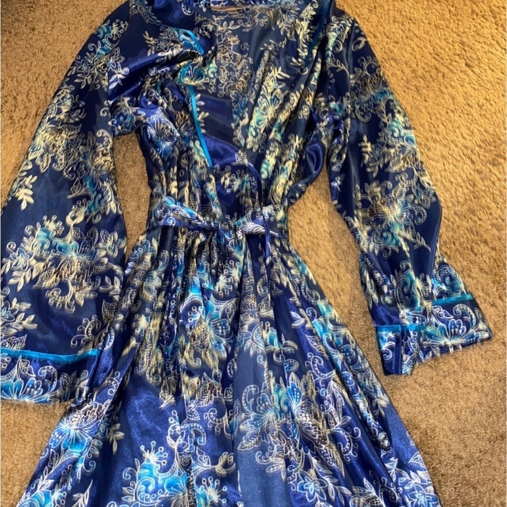 Satin robe